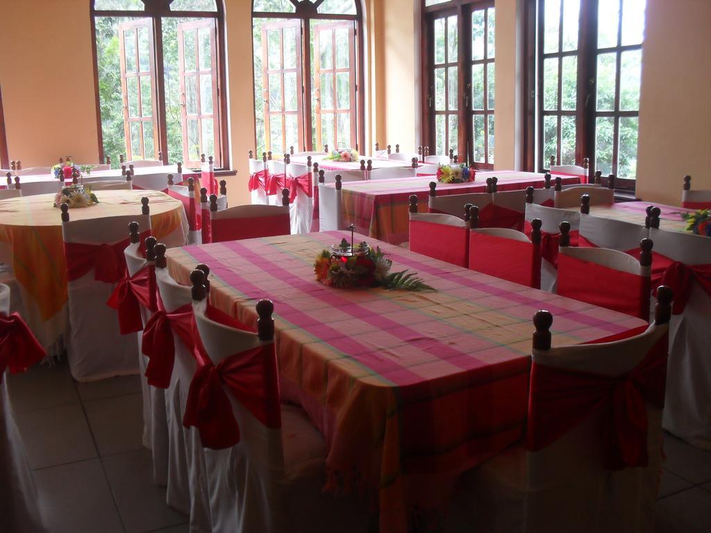 Royal Mount Hotel Канди Екстериор снимка