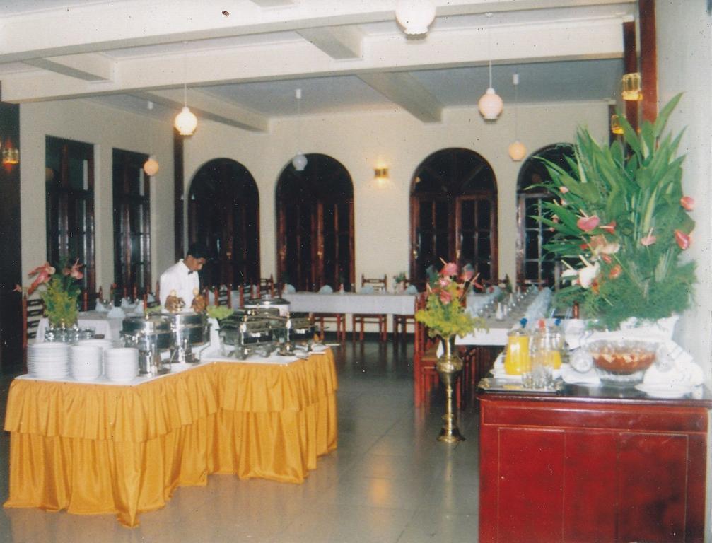 Royal Mount Hotel Канди Екстериор снимка